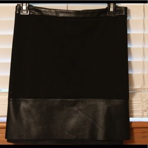 GUESS black faux leather and stretch mini XL
